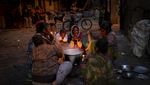 Potret Pilu Tunawisma di India Menggigil Kedinginan