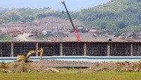 Bandara itu dibangun oleh PT Gudang Garam Tbk melalui anak perusahaannya PT Surya Dhoho Investama. 