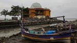 Ratusan Rumah di Pesisir Karawang Hilang Tergerus Abrasi
