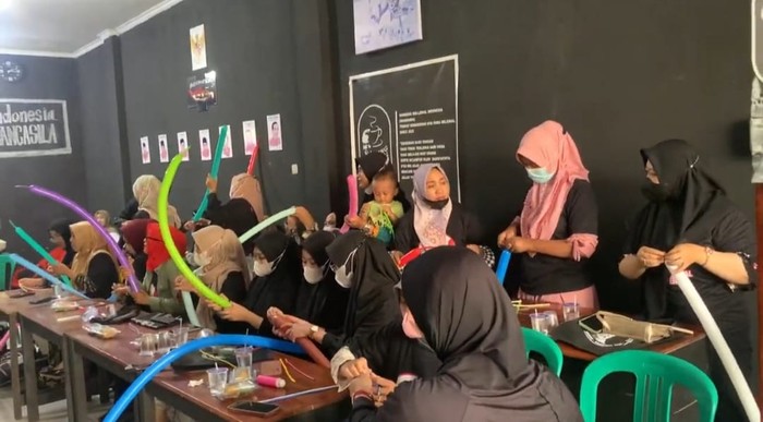 Relawan Ganjar Gelar Pelatihan Bouquet Balon Art di Bandar Lampung