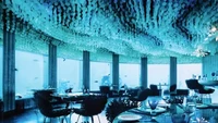Restoran bernama Subsix ini berada pada kedalaman 6 meter di bawah permukaan laut. Lokasinya ada di Maldives dan di bawah Samudera Hindia yang luas. Foto: Insider