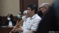 Para terdakwa dituntut dengan pidana yang bervariasi mulai dari 7 tahun hingga 12 tahun penjara. 