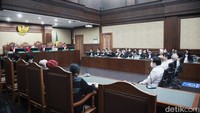 Master Parulian Tumanggor jadi terdakwa yang dituntut dengan uang pengganti paling besar, yakni Rp10,9 triliun. 