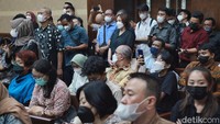 Uang pengganti tersebut untuk mengganti kerugian negara dan kerugian perekonomian yang diakibatkan dari kasus ini.