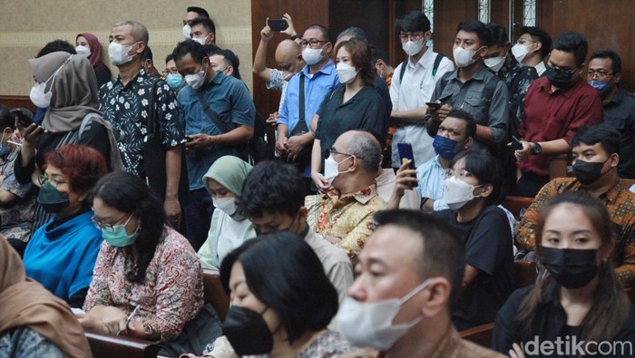 Sidang vonis mafia minyak goreng digelar hari ini di PN Jakpus. Kasus ini menyeret lima orag tersangka.