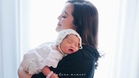 Pose sambil tidur saja, Shafanina Wardhana Bachtiar bikin gemas. Foto: dok. Bukaan Moment