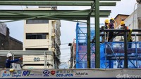 Halte sementara ini sebagai pengganti halte yang terdampak pembangunan jalur Mass Rappid Transit MRT Jakarta.