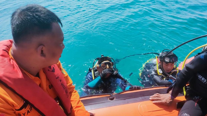 Tim SAR masih mencari korban kapal tenggelam di Perairan Sorong, Papua Barat Daya.