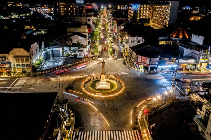 Tugu Jogja dari atas.