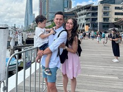 8 Foto Ussy Sulistiawaty Liburan Keluarga ke Australia, Gaya Bak ABG Disorot