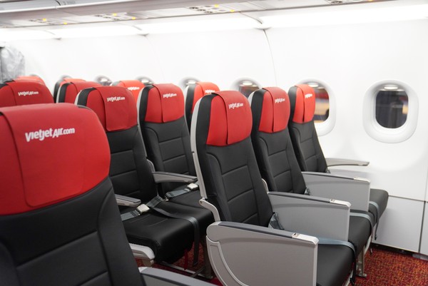 Pesawat A321neo ACF ini berkapasitas 240 penumpang, dengan konfigurasi kursi 3-3. Pesawat baru dari Vietjet ini dijadwalkan mulai beroperasi pada awal tahun 2023. (dok. Vietjet) Pesawat A321neo ACF ini berkapasitas 240 penumpang, dengan konfigurasi kursi 3-3. Pesawat baru dari Vietjet ini dijadwalkan mulai beroperasi pada awal tahun 2023. (dok. Vietjet)
