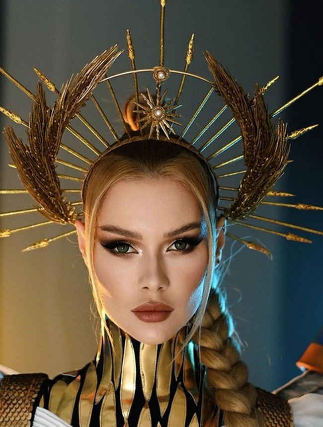Menuju final Miss Universe pada 14 Januari, Viktoria telah mempersiapkan kostum nasional yang memiliki pesan mendalam untuk negaranya yang kini tengah diinvasi Rusia. Foto: dok. Instagram/@missukraine_universe