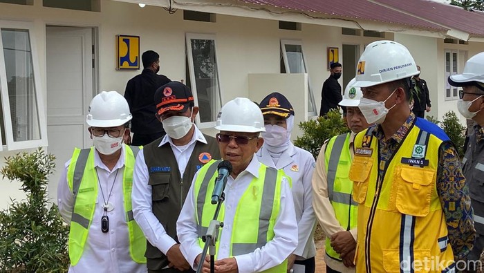 Wakil Presiden RI Maruf Amin saat meninjau rumah relokasi korban gempa di Cianjur, Rabu (4/1/2023)