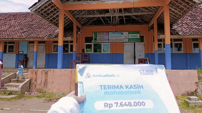 Warna Baru di SDN Ciroyom Sukabumi Berkat Donasi Sahabat Baik