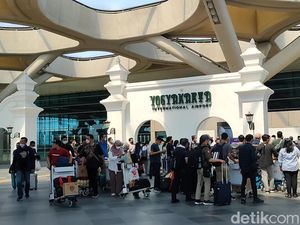 GM 2 Bandara di Jogja soal Abu Vulkanik Merapi: Angin ke Barat Kita Aman