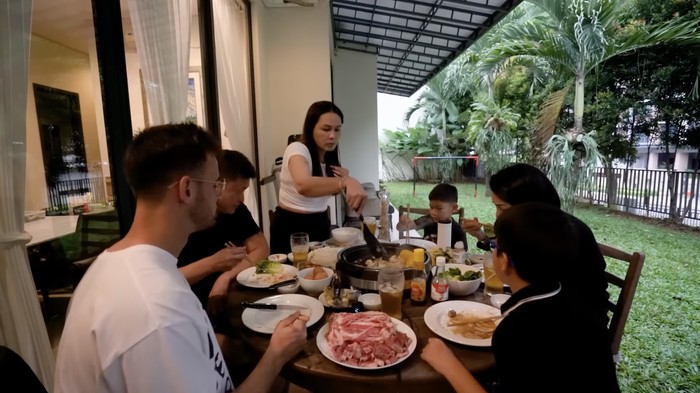 Antonio Dedola, Pacar Bule Nikita Mirzani yang Doyan Makanan Indonesia Antonio Dedola, Pacar Bule Nikita Mirzani yang Doyan Makanan Indonesia