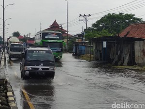 Kondisi Terkini Banjir di Pantura Genuk Semarang, Motor Sudah Bisa Lewat