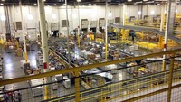 Amazon sendiri saat ini memiliki sekitar 1,5 juta karyawan, termasuk yang bekerja di gudang dan korporat. Namun dalam beberapa bulan terakhir Amazon mulai bersiap menghadapi pertumbuhan yang lebih lambat karena inflasi yang memaksa bisnis dan konsumen untuk mengurangi pengeluaran. Mereka pun mulai merampingkan beberapa tim dan program di divisi hardware dan layanan. AP Photo/Brandon Bailey