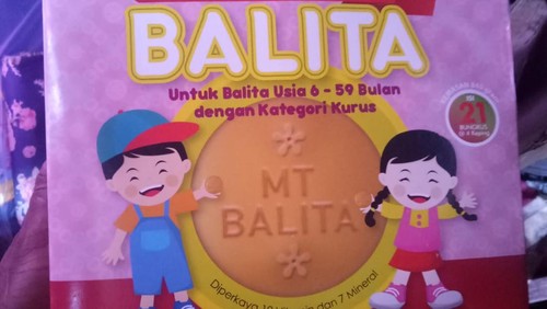 Biskuit sumbangan Wakil Ketua DPRD Kabupaten Kupang yang kedaluwarsa.