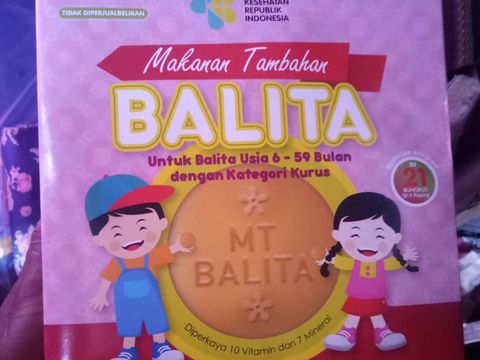 Biskuit sumbangan Wakil Ketua DPRD Kabupaten Kupang yang kedaluwarsa.