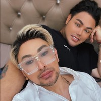 Begini pose Caren Delano dan Ivan Gunawan saat berpose bersama. Bagaimana menurutmu, mirip nggak nih? Foto: Instagram @carendelano/@ivan_gunawan