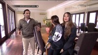 Nah, kalau yang satu ini adalah area makannya. Menggunakan meja kayu berukuran besar dan tersedia kursi berwarna coklat tua yang bisa dipakai untuk 8 orang. Foto: YouTube Net