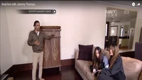 Dekat dapur, ada ruangan yang biasa dipakai untuk bersantai sambil makan bersama juga. Ruangan ini juga didominasi dengan warna coklat. Foto: YouTube Net