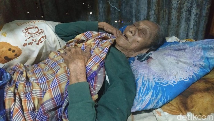 Dg Gewa (75), korban pohon tumbang di Makassar.