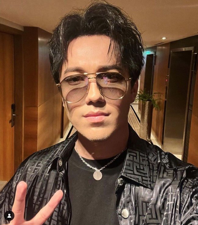 Dimash Qudaibergen, penyanyi berbakat asal Kazakhstan juga mencuri atensi publik dengan ketampanannya. Dia menguasai tujuh alat musik seperti piano, drum, dombra, marimba, gitar, keyboard, dan bayan. Dan kini mengelola beasiswa Bolashak International Scholarship untuk siswa berprestasi Kazakhstan belajar di luar negeri. Foto: Instagram