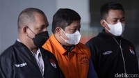 Rijatono adalah Direktur PT Tabi Bangun Papua (PT TBP), Rijatono Lakka (RL) yang menyuap Gubernur Papua Lukas Enembe.