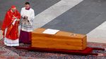 Prosesi Pemakaman Paus Emeritus Benediktus XVI yang Dihadiri Ribuan Pelayat