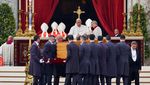Prosesi Pemakaman Paus Emeritus Benediktus XVI yang Dihadiri Ribuan Pelayat