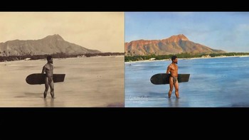atu-satunya peselancar Hawaii yang mengenakan malo di Pantai Waikiki membawa salah satu papan selancar Alaia terakhir. Peselancar itu bernama Charles Kauha, 1898. # famous Foto: Instagram/lorenzofolli_history_in_color