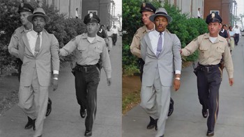 Foto yang diambil oleh Charles Moore dari penangkapan Martin Luther King, Jr. tahun 1958 di Montgomery, Alabama. Foto: Instagram/lorenzofolli_history_in_color