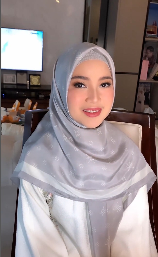 Meski tidak lagi sering eksis di layar kaca, Chacha masih aktif menjadi pembawa acara di program acara Islam Itu Indah di Trans Tv, yang tayang pada pukul 05.00 WIB. Selain itu, Chacha juga kerap menghadiri berbagai kegiatan di bidang kecantikan dan peluncuran produk. Foto: Dok. Instagram @chafrederica.