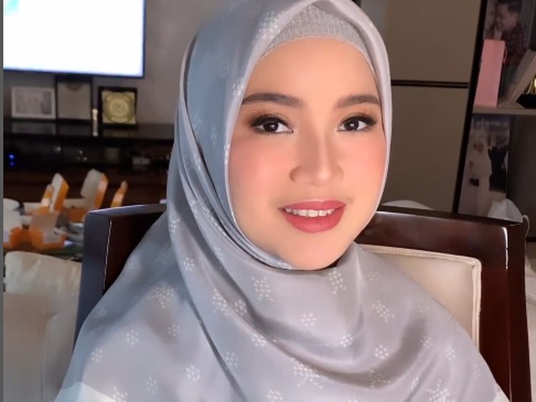 10 Gaya Chacha Frederica yang Tak Dikenali Warga Sebagai Istri Bupati Kendal