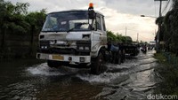 Menurut keterangan warga, jalan tergenang sejak Rabu (4/1/2023) sore.