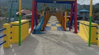 Jembatan Sungai Pisang dibangun oleh Balai Pelaksanaan Jalan Nasional (BPJN) Sumatera Barat, Ditjen Bina Marga, Kementerian PUPR untuk menggantikan jembatan lama yang kondisi sudah tidak layak. Sesuai dengan peruntukannya Jembatan Gantung Sungai Pisang dikhususkan untuk warga yang berjalan kaki ataupun menggunakan kendaraan bermotor roda dua. Jembatan ini tidak boleh dilewati oleh kendaraan roda 4, kecuali keadaan urgent untuk ambulans.