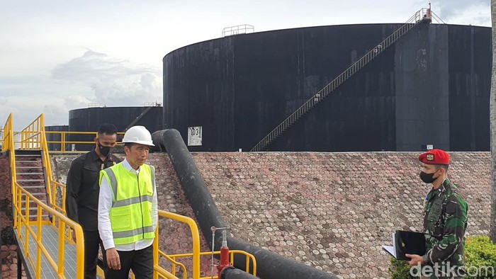 Jokowi di Tank Farm Dumai