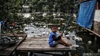 Sampah yang menumpuk itu juga akan menimbulkan bau tidak sedap.