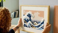 Set Lego berjudul Art Hokusai The Great Wave (31208) memungkinkan pencinta Lego untuk membuat ulang gambar ikonik ini dalam 3Dimensi. Foto: Amazon/ Istimewa