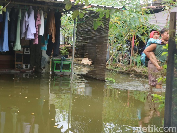 Kondisi banjir di Desa Jati Wetan Kecamatan Jati, Kudus, Kamis (5/1/2023).