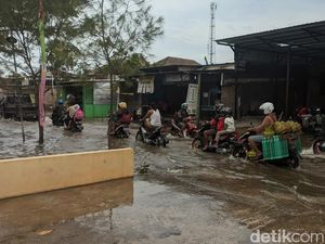 Banjir di Jalur Alternatif Demak-Semarang Kalisari Mulai Surut