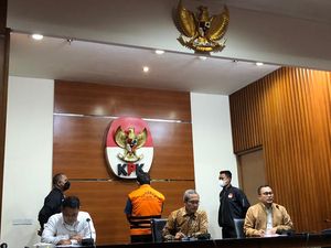 KPK Tahan Penyuap Gubernur Papua Lukas Enembe!