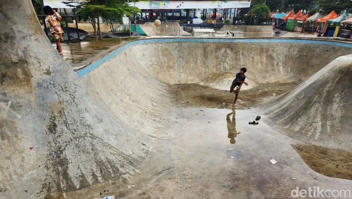 Melihat Ikon Ruang Terbuka RPTRA Kalijodo Terkini Ruang Terbuka Hijau (RTH) Kalijodo, Jakarta, kini kurang terawat. Begini potretnya.