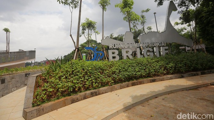 Melihat Kembali Progres Pembangunan Ruang Limpah Sungai Brigif Ruang Limpah Sungai Brigif yang digunakan untuk mengurangi dampak genangan di Jakarta belum 100 persen selesai. Begini progresnya.
