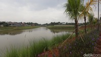 Selain itu, Nantinya ruang limpah bisa dijadikan taman sewaktu musim kering dan menjadi penampungan air saat musim hujan.