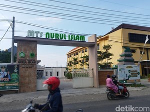 Fakta Baru Pemukulan 15 Siswi MTs, 4 Korban Pingsan Karena Berdiri Satu Kaki