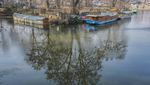 Musim Dingin Bikin Danau Dal di Srinagar Membeku, Begini Potretnya