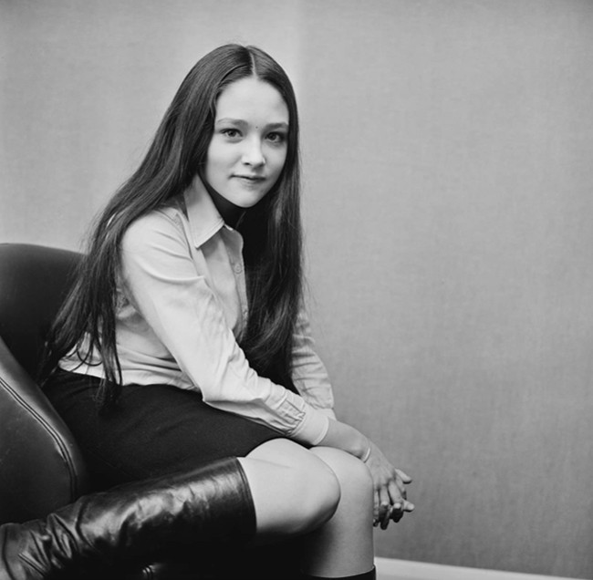 Seperti dilansir dari IMDb, Olivia Hussey lahir dari keluarga yang berlatar seniman. Ayahnya adalah seorang penyanyi opera dan penari tango asal Argentina. Ibunya, yang berdarah Skotlandia, selalu memotivasi dia untuk terlibat di acara-acara seni. (Foto: Dok. IMDB)